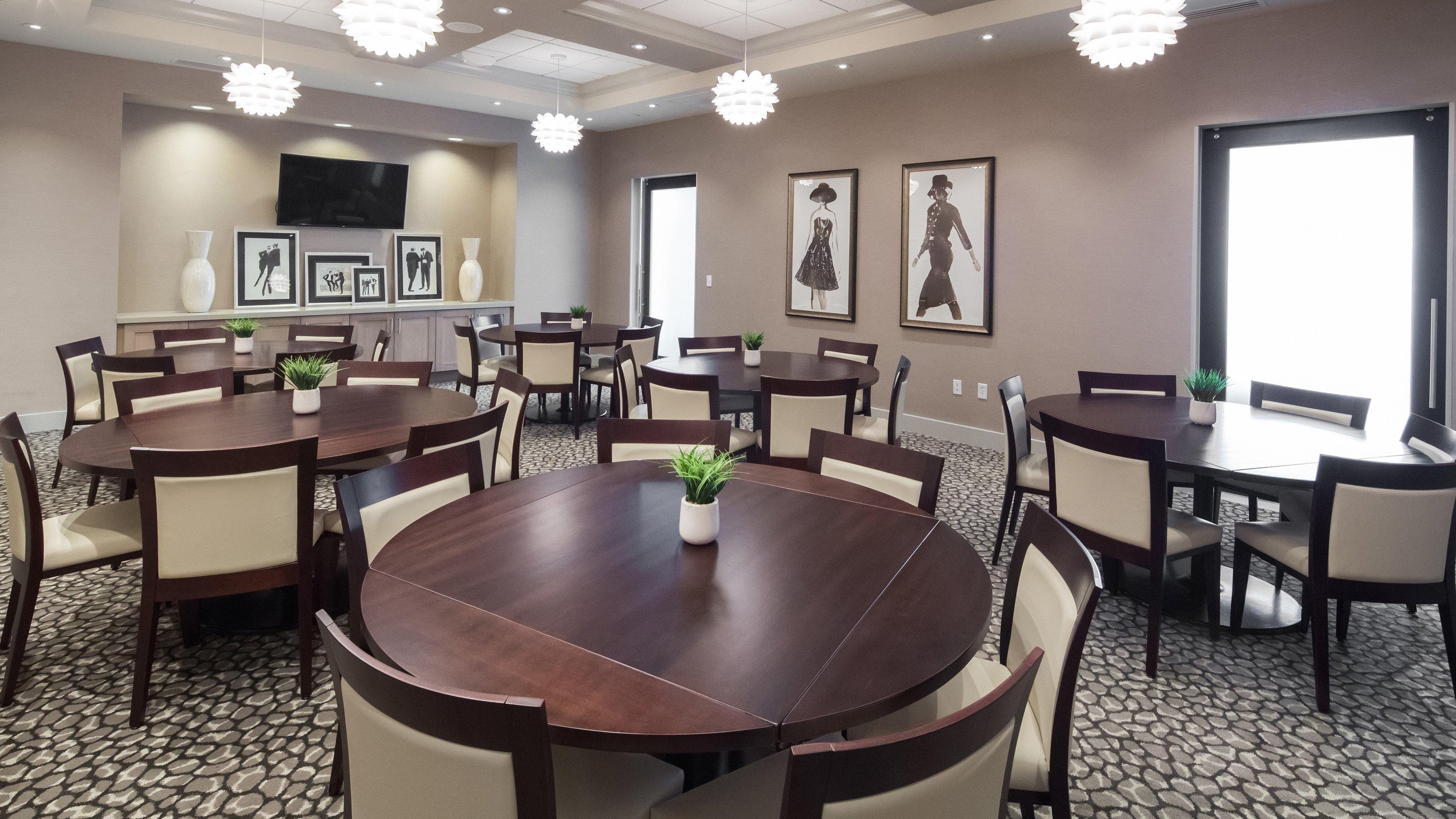 Holiday Inn Hotel & Suites Davenport By Ihg Exterior photo